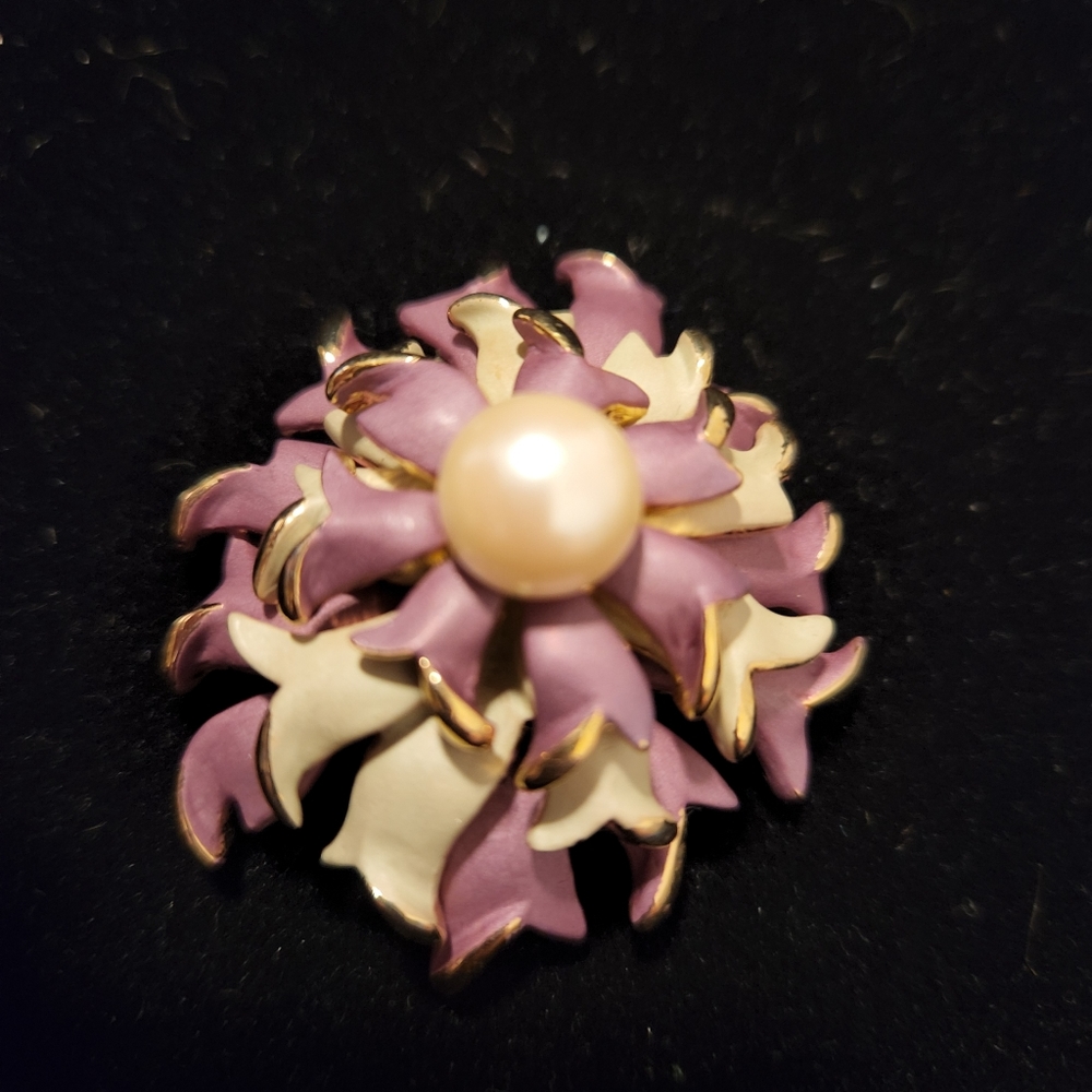 Sold Stunning pearl brooch